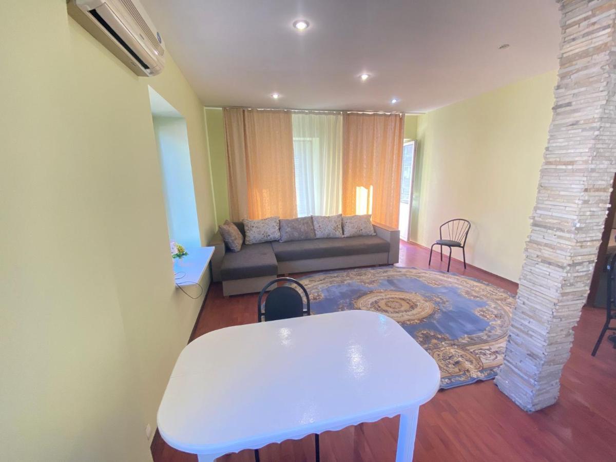 White New Apartments Ultracentral 2-Rooms In The Heart 키시나우 외부 사진