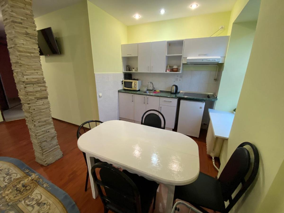 White New Apartments Ultracentral 2-Rooms In The Heart 키시나우 외부 사진