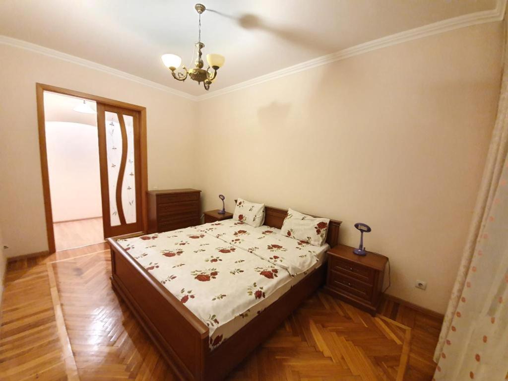White New Apartments Ultracentral 2-Rooms In The Heart 키시나우 외부 사진