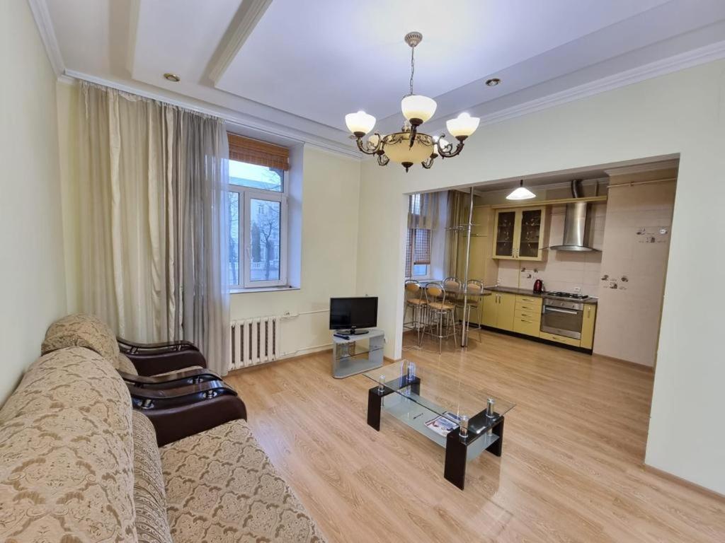 White New Apartments Ultracentral 2-Rooms In The Heart 키시나우 외부 사진