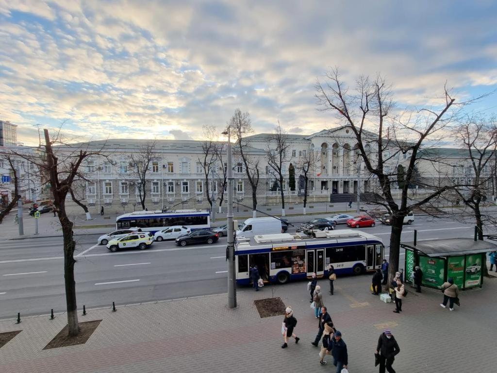 White New Apartments Ultracentral 2-Rooms In The Heart 키시나우 외부 사진