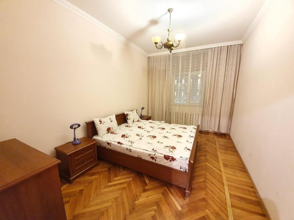 White New Apartments Ultracentral 2-Rooms In The Heart 키시나우 외부 사진