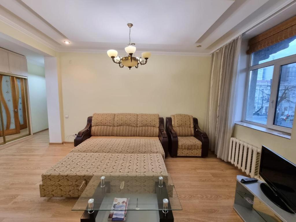 White New Apartments Ultracentral 2-Rooms In The Heart 키시나우 외부 사진