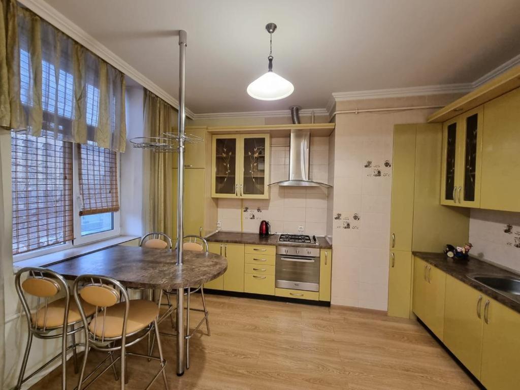 White New Apartments Ultracentral 2-Rooms In The Heart 키시나우 외부 사진
